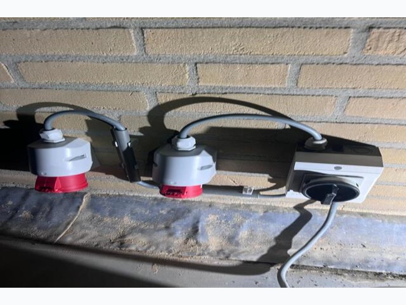 Elektra aanleggen buiten